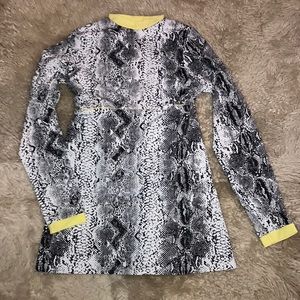 NWT Sports Illustrated snake print rashguard
